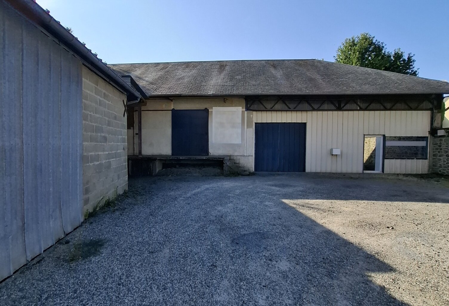 FLERS – Emplacement stratégique avec ensemble immobilier de 600 m² sur 2 100 m² de terrain — photo 1