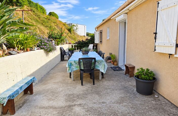 Maison T4 de 90 m² traversant – Deux terrasses – Garage d’environ 100 m² aménageable – Terrain environ 700m2 piscinable — photo 5