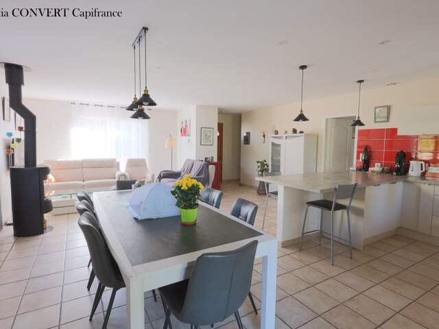 Maison à vendre 6 pièces MEZERIAT (01) plain pied, 910m² terrain , 5 chambres !!! — photo du bien