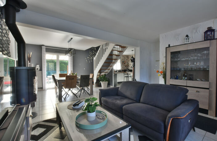 Maison à vendre 7 pièces SEICHES SUR LE LOIR (49) — photo 4