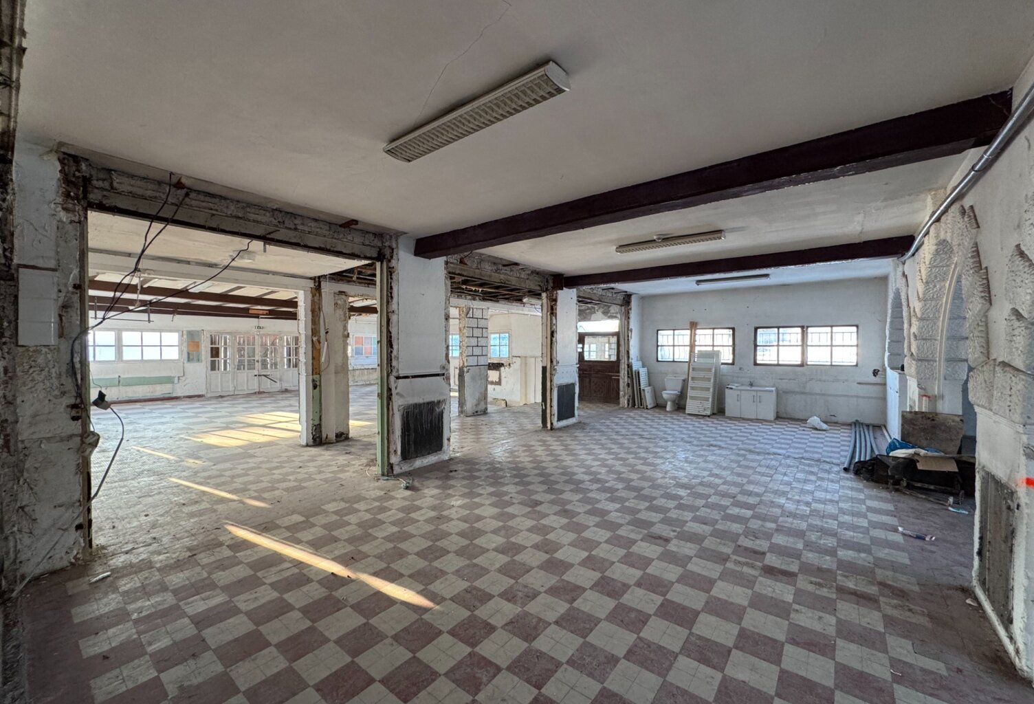 Ancien hôtel-restaurant à réinventer – Projet logements + activités - Emerainville — photo 1