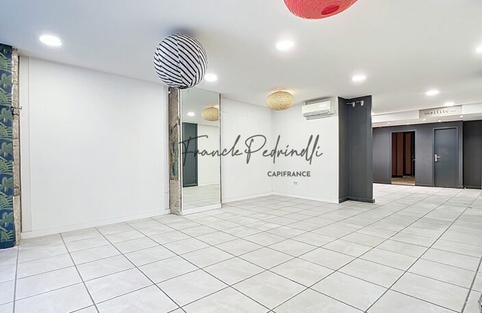 125 m² Locaux commerciaux  / bureaux LYON 6EME / A DIVISER — photo 2