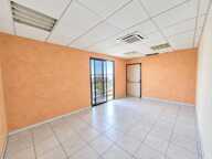À Louer - Local professionnel 222m² - Lamentin - Place d'Armes — photo 4