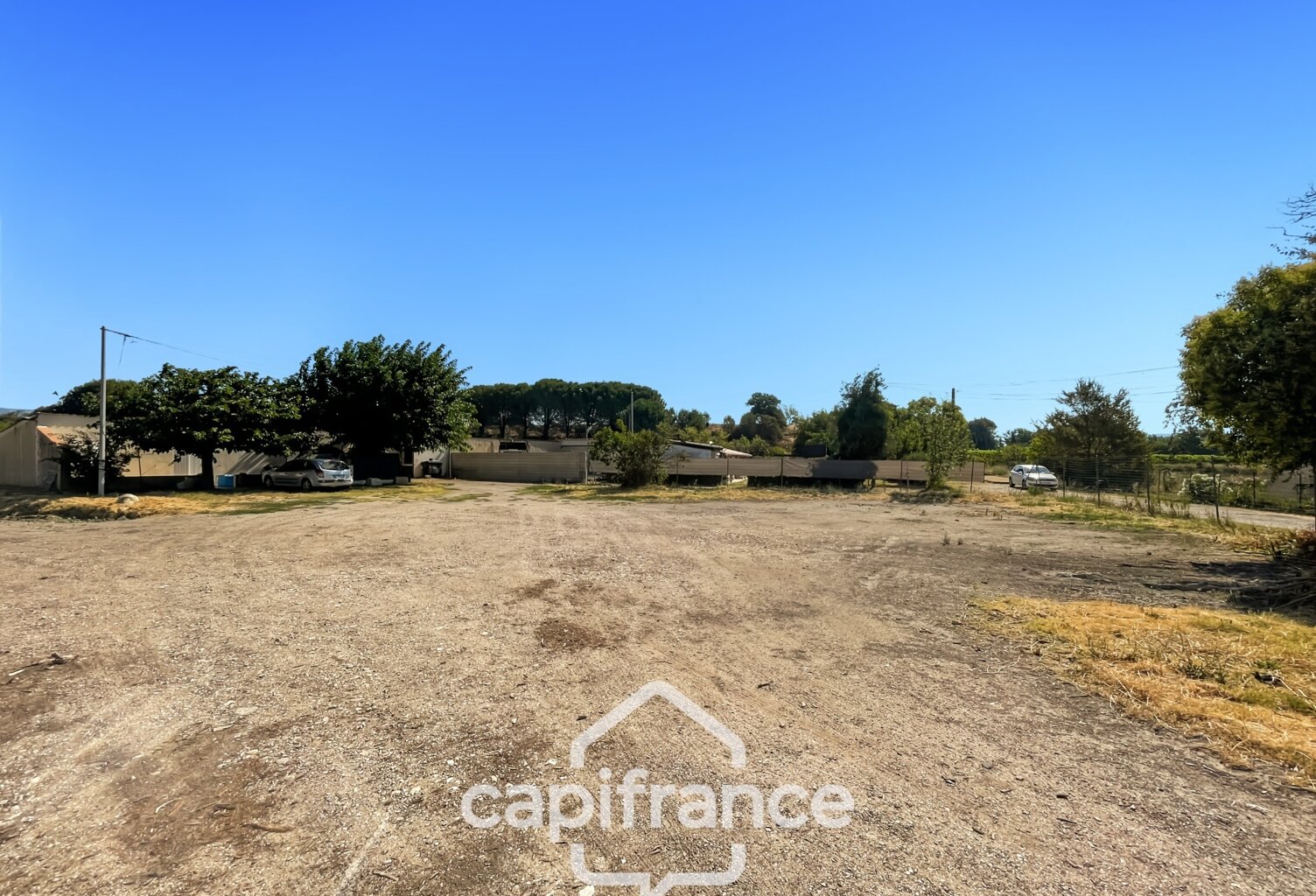 Alleins, maison de plain pied de  83m2 environ établie en zone agricole sur une parcelle de 3033 m2 avec garage attenant — photo 1