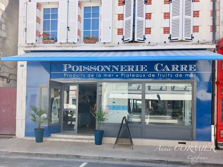 MURS COMMERCIAUX AVEC APPARTEMENT À L'ÉTAGE - EMPLACEMENT STRATÉGIQUE — photo 1