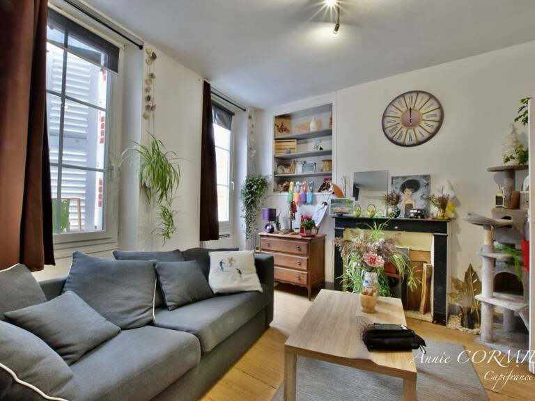 MURS COMMERCIAUX AVEC APPARTEMENT À L'ÉTAGE - EMPLACEMENT STRATÉGIQUE — photo 1