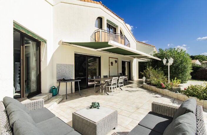Maison de standing de 230 m², 3 chambres (possibilités 4), mezzanine, bureau, jacuzzi et piscine sur plus de 3000 m² — photo 2
