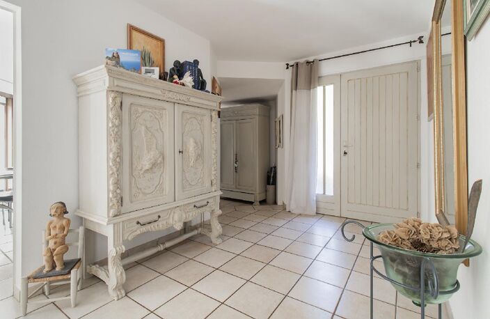 Maison de standing de 230 m², 3 chambres (possibilités 4), mezzanine, bureau, jacuzzi et piscine sur plus de 3000 m² — photo 3