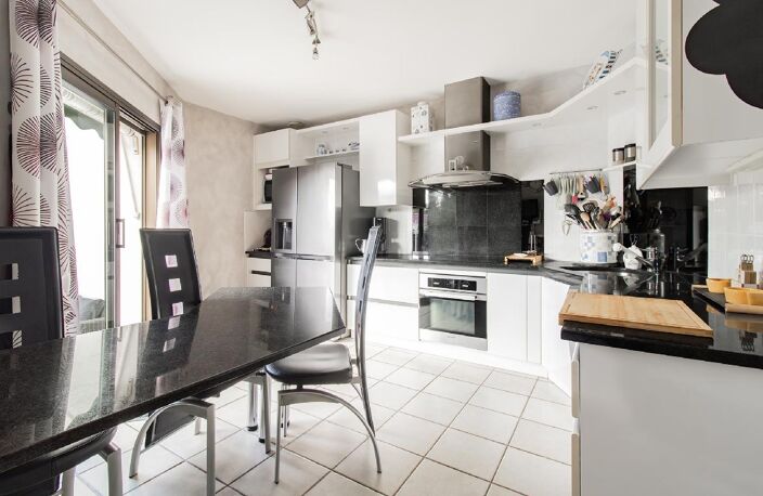 Maison de standing de 230 m², 3 chambres (possibilités 4), mezzanine, bureau, jacuzzi et piscine sur plus de 3000 m² — photo 4