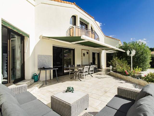 Maison de standing de 230 m², 3 chambres (possibilités 4), mezzanine, bureau, jacuzzi et piscine sur plus de 3000 m² — photo du bien