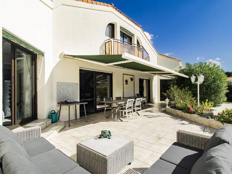 Maison de standing de 230 m², 3 chambres (possibilités 4), mezzanine, bureau, jacuzzi et piscine sur plus de 3000 m² — photo 1