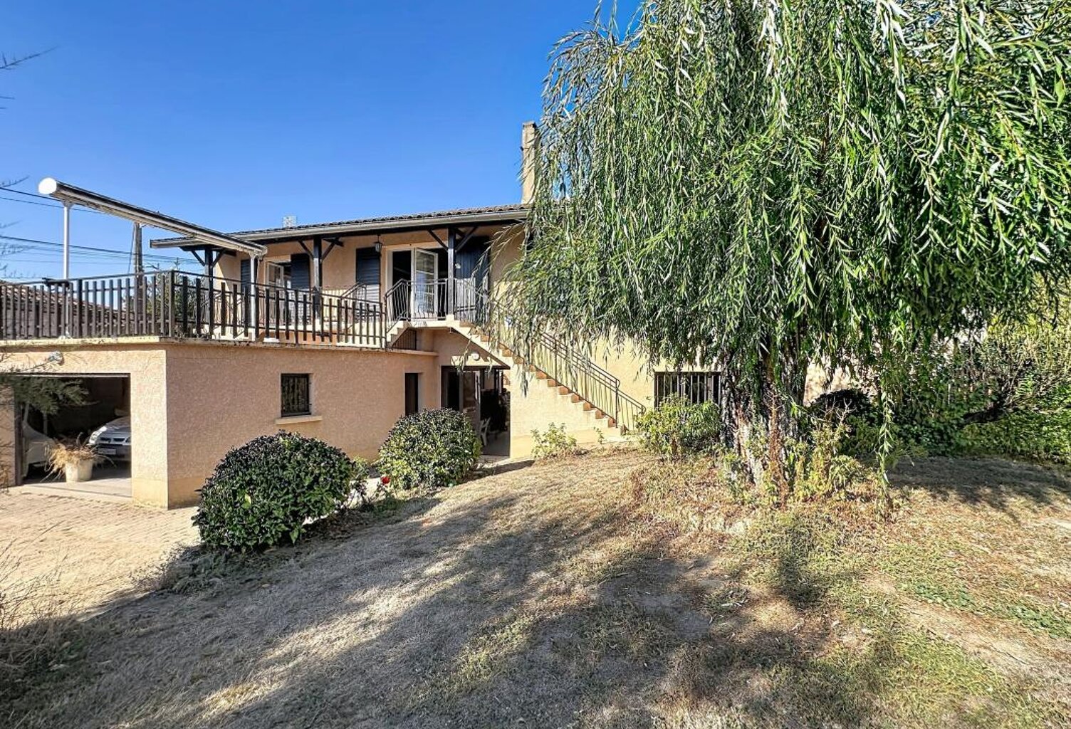 Saint-Georges-de-Reneins : Maison de 4 pièces avec atelier de 90 m², garage, terrasse et jardin — photo 1