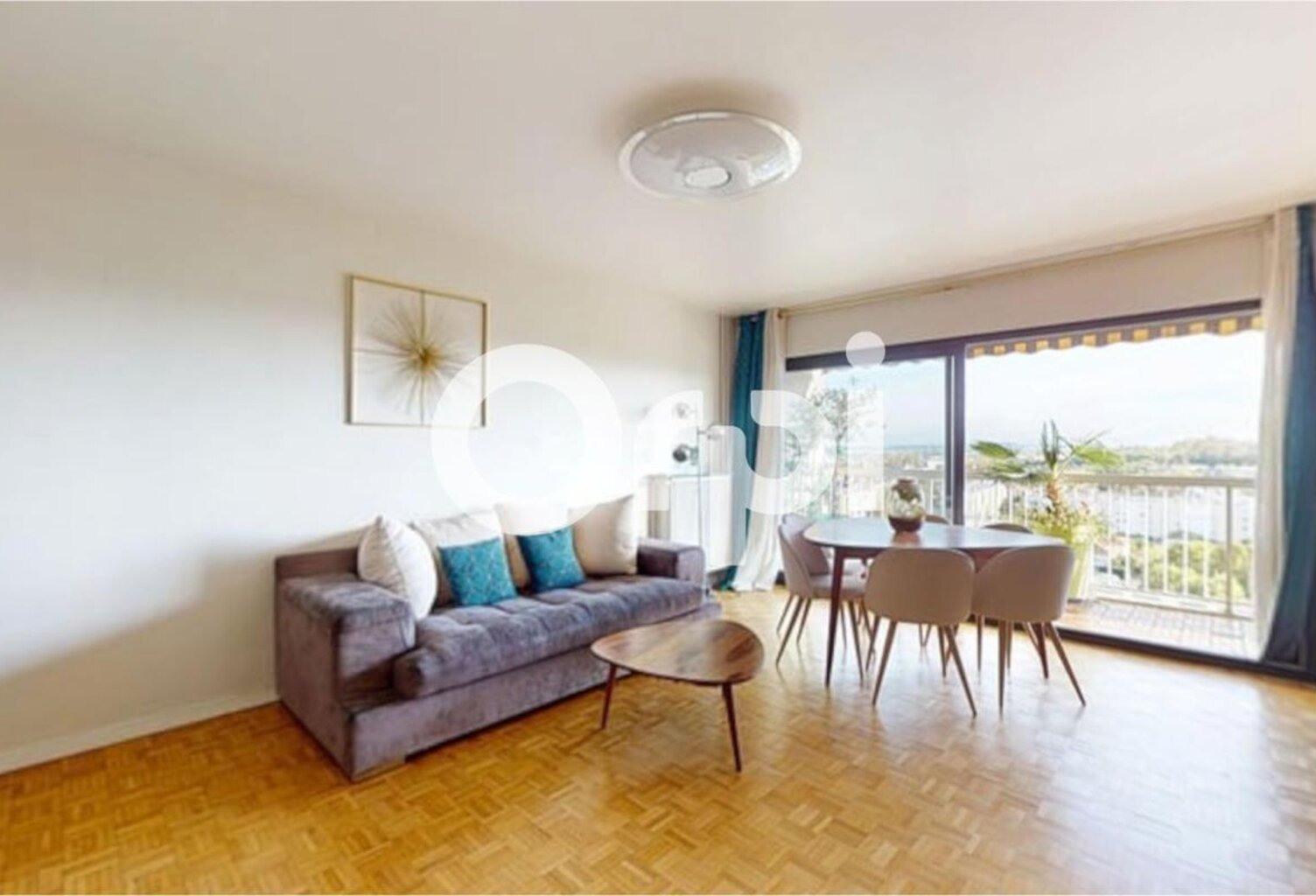 BRON – SUPERBE T4 DE 96 M² RÉNOVÉ – BALCON SANS VIS-À-VIS – PARKING — photo 1