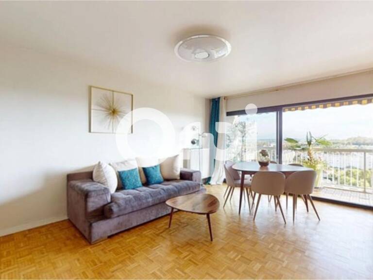 BRON – SUPERBE T4 DE 96 M² RÉNOVÉ – BALCON SANS VIS-À-VIS – PARKING — photo 1