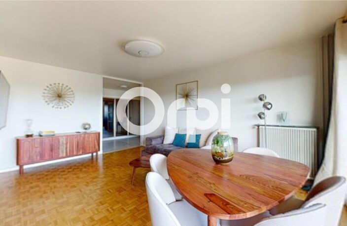 BRON – SUPERBE T4 DE 96 M² RÉNOVÉ – BALCON SANS VIS-À-VIS – PARKING — photo 2