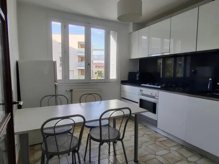 114 avenue Roger Salengro Villeurbanne 69100 - T3 Meublé - 1080 €CC — photo 1