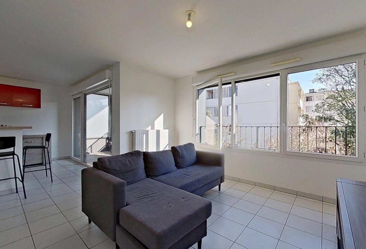 338bis Route de Genas Bron 69500 - T3 Meublé - 990 €CC — photo 1