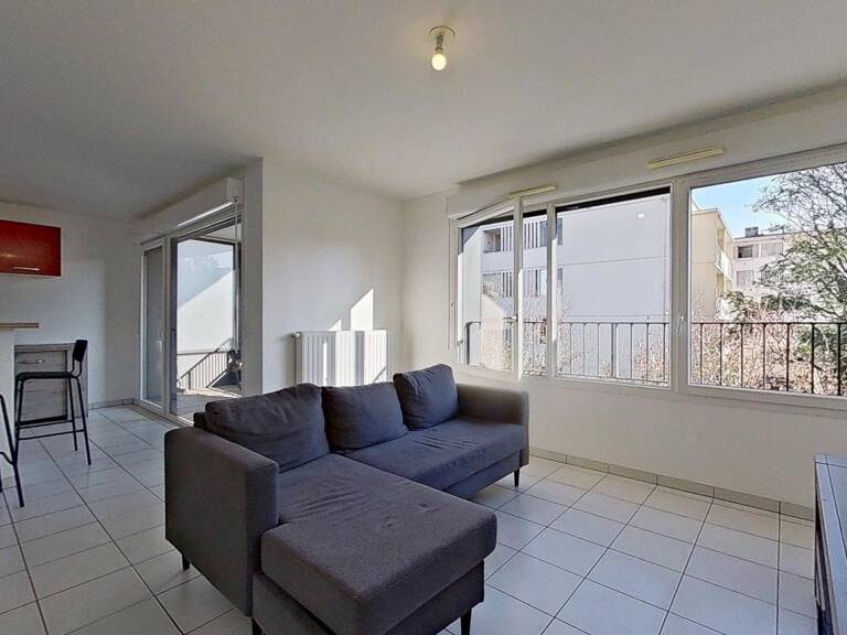 338bis Route de Genas Bron 69500 - T3 Meublé - 990 €CC — photo 1