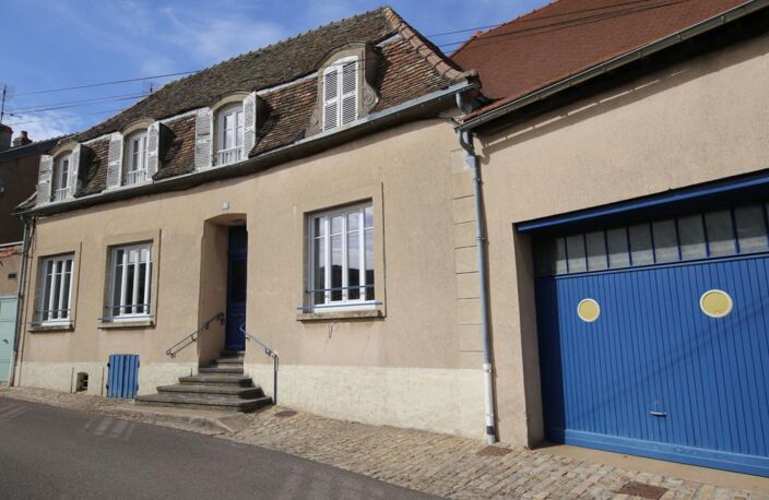 Maison bourgeoise avec vue sur Couhard et joli jardin à la française — photo 3