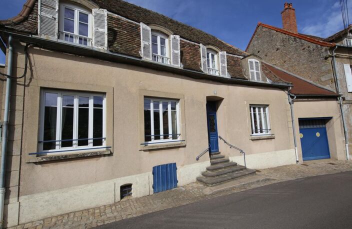 Maison bourgeoise avec vue sur Couhard et joli jardin à la française — photo 5