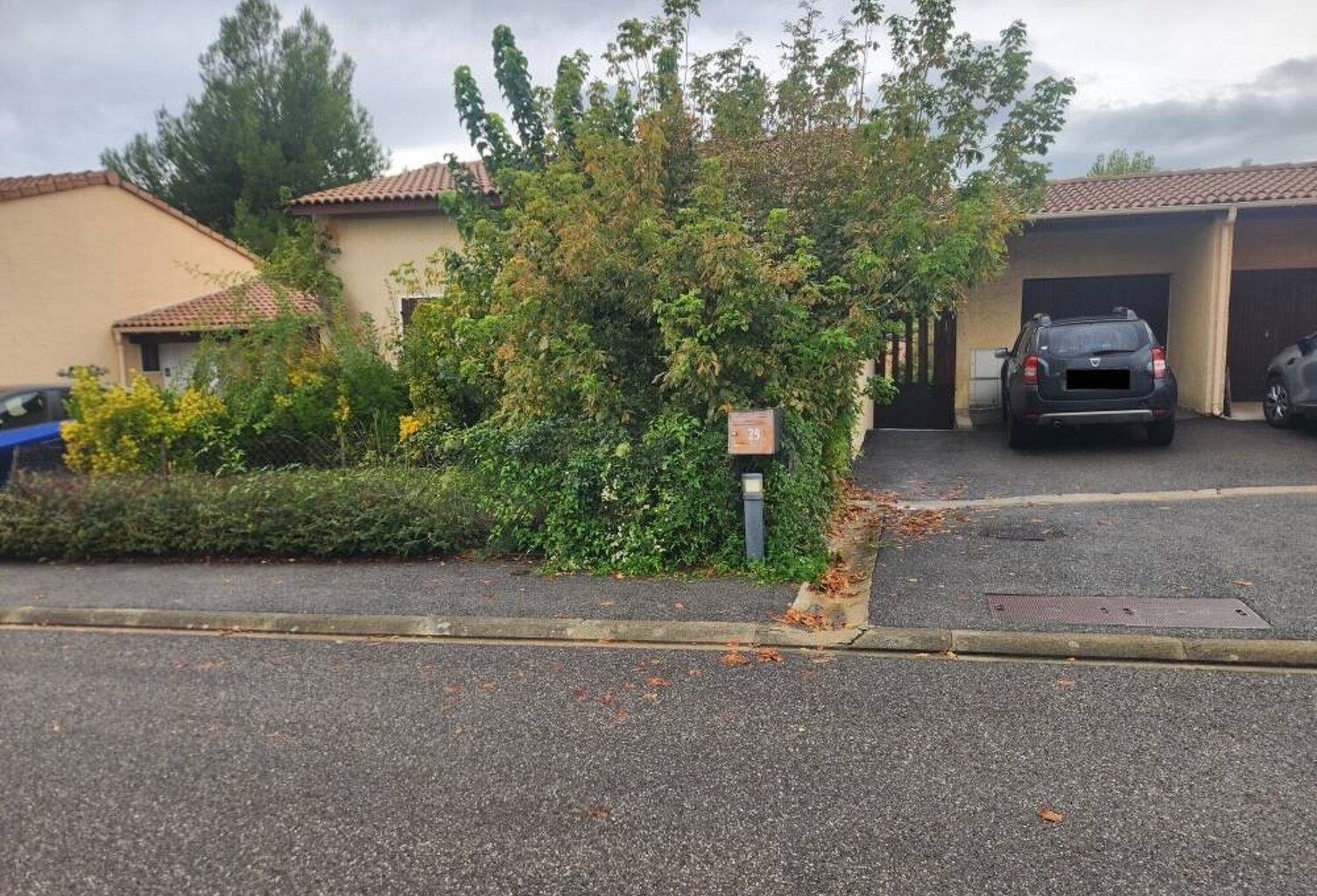 Maison de plain pied, mitoyenne par le garage, à St Etienne les Orgues — photo 1