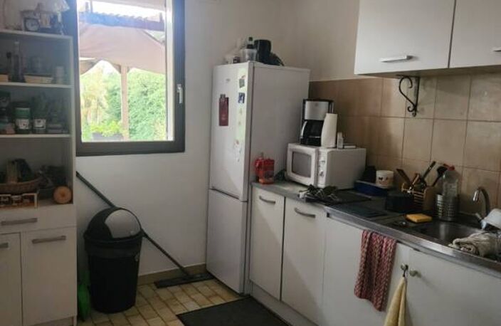 Maison de plain pied, mitoyenne par le garage, à St Etienne les Orgues — photo 5