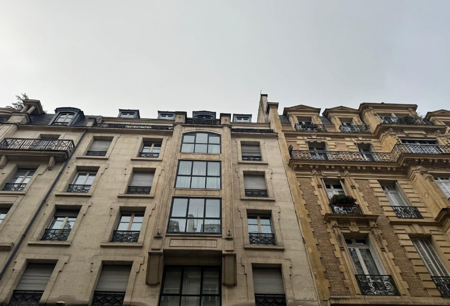 Parking - SAINT GERMAIN DES PRES — photo 1