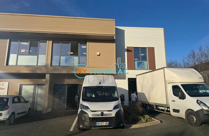 My Transac vous propose à la location des Locaux d'activité et bureaux à partir de 166m² situé à Bussy Saint Georges 77. Accès par porte sectionnelle de plain pied et proche A4 — photo 2