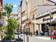 FONDS DE COMMERCE - LOCAL - PLEIN CENTRE DE BIARRITZ - 100 m² — photo 3