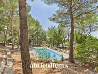 Maison d’architecte de 257 m² avec piscine et jardin arboré de 4 000 m² en vente à Ventabren (13122) — photo 2