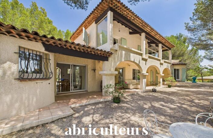 Maison d’architecte de 257 m² avec piscine et jardin arboré de 4 000 m² en vente à Ventabren (13122) — photo 3
