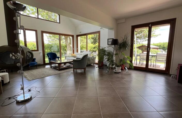 MAISON FAMILIALE 5/6 CHAMBRES - JARDIN 830 M² — photo 4
