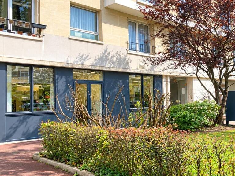 Corpimmo vous propose en exclusivité la vente d'une surface commerciale de 78 m² (carrez) de plain pied traversante, accessibilité PMR, HSP de plus de 3 mètres, à 5 mins du métro — photo 1