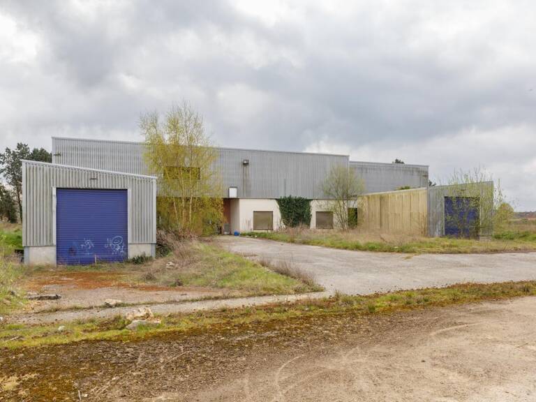 Local - 1 640 m² - Harcourt (27) — photo 1