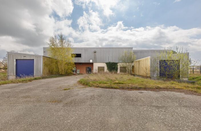 Local - 1 640 m² - Harcourt (27) — photo 4