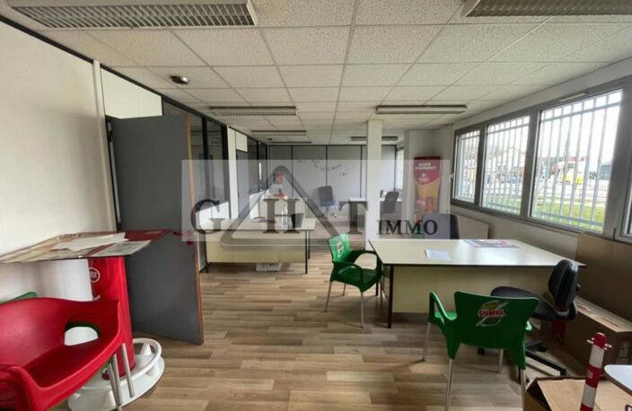 A LOUER WISSOUS UN ENTREPOT ET DES BUREAUX — photo 3