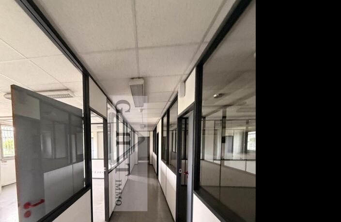 A LOUER WISSOUS UN ENTREPOT ET DES BUREAUX — photo 4