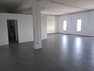 Local professionnel ou commercial de 106m² — photo 4
