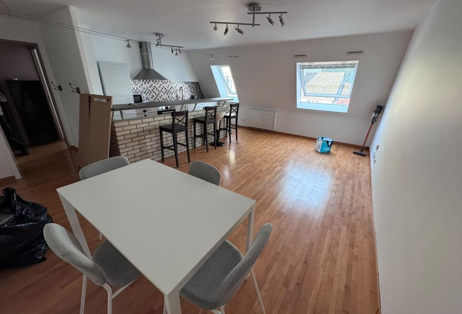 Meublé - Appartement À Louer avec Parking — photo 1