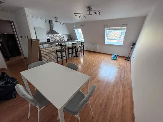 Meublé - Appartement À Louer avec Parking — photo du bien