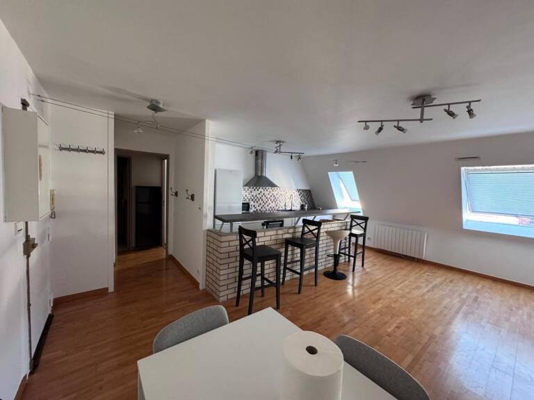 Meublé - Appartement À Louer avec Parking — photo 1