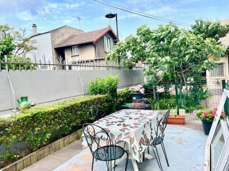 Maison traditionnelle de plain pied avec cave et garage — photo 1