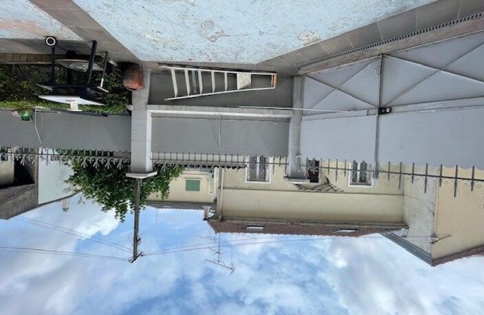 Maison traditionnelle de plain pied avec cave et garage — photo 3