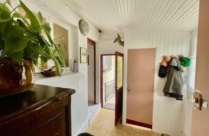 Maison traditionnelle de plain pied avec cave et garage — photo 4