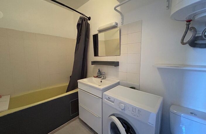 Appartement À Vendre - loué meublé - VIENNE CENTRE — photo 5