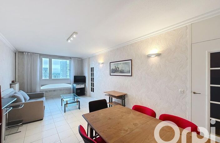 A louer T4 (3 chambres) meublé au 83 Rue Philippe FABIA 69008 LYON — photo 2