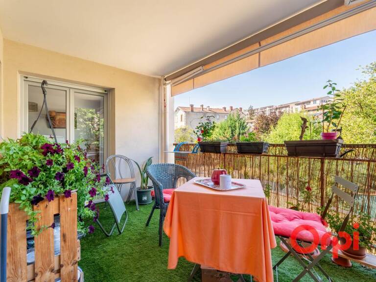 Appartement en parfait état avec terrasse et garage — photo 1