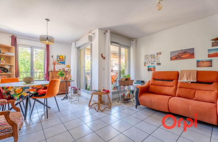 Appartement en parfait état avec terrasse et garage — photo 2