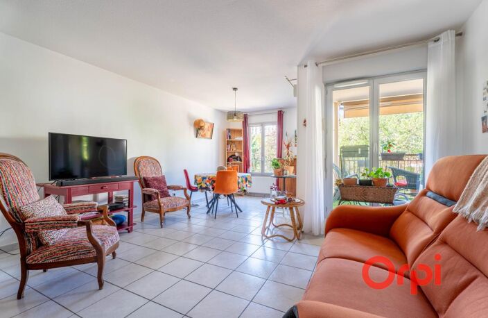 Appartement en parfait état avec terrasse et garage — photo 3