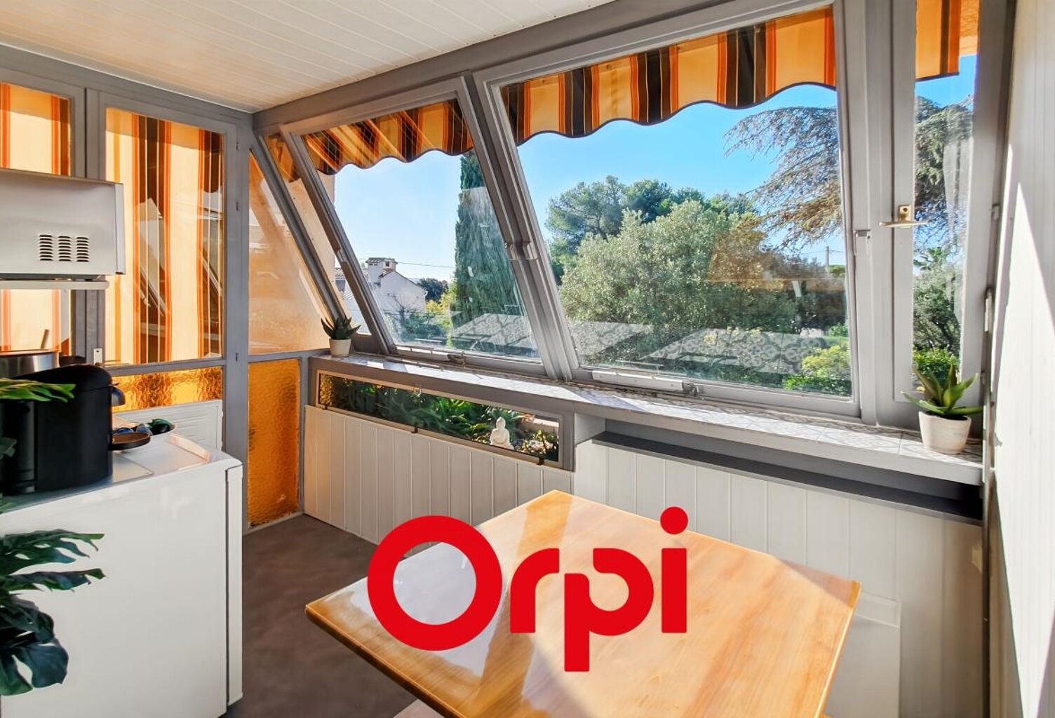Beau T2 meublé avec grande véranda dans copropriété sécurisée avec piscine dans le Quartier de l'Escourche à Bandol — photo 1